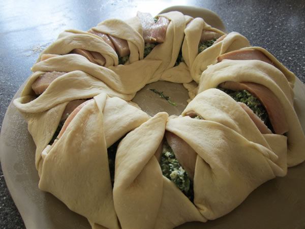 Pizzakranz mit Spinat-Lachsfüllung – Bilder und Rezept auf Tinas Küche